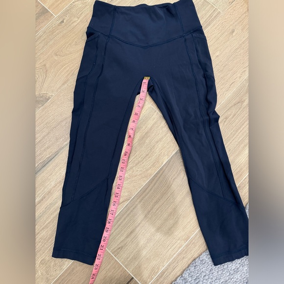 Lululemon navy blue size 8 side pockets - Picture 3 of 3